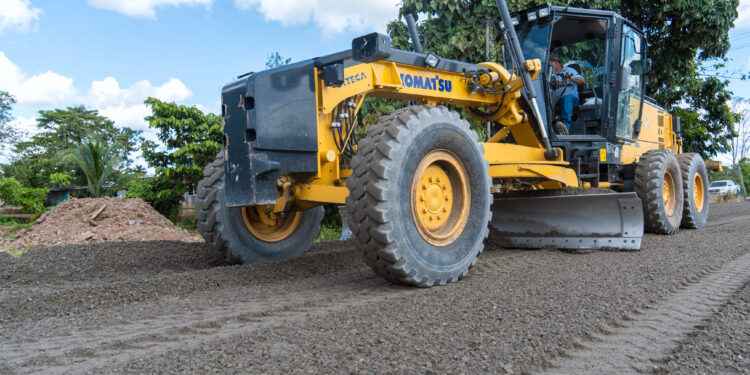 Prefectura de Sucumbíos inicio asfalto 3.5 km en Shushufindi.