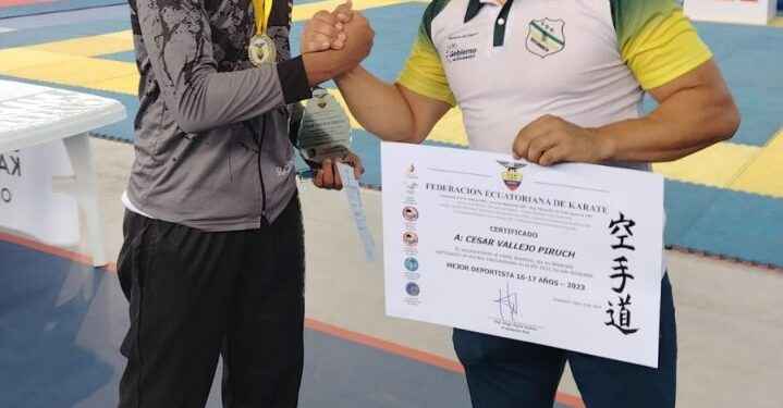 César Vallejo recibió reconocimiento por la ecuatoriana de Karate Do.