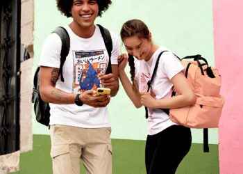 ¿Qué buscan los centennials al momento de elegir sus accesorios para ir a clases?