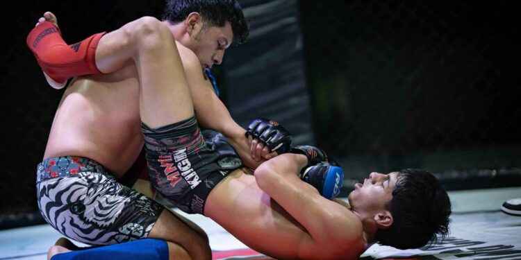 Por primera vez en Lago Agrio se vivió las Artes Marciales Mixtas.
