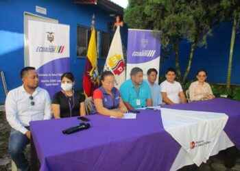 Dos ambulancias para Sucumbíos entrego el Ministerio de Salud Pública.