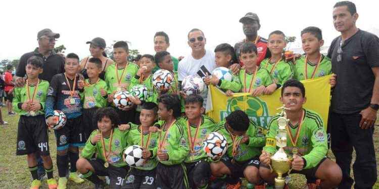 Liga Barrial Central Lago Agrio finalizo el torneo de la categoría sub – 12.