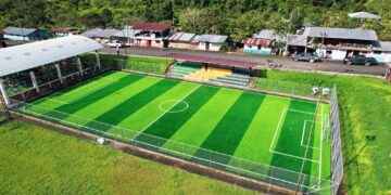 Prefectura de Napo entrego cancha sintética.