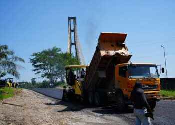 Prefectura mejora con asfalto puntos clave de turismo en Nueva Loja.