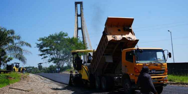 Prefectura mejora con asfalto puntos clave de turismo en Nueva Loja.