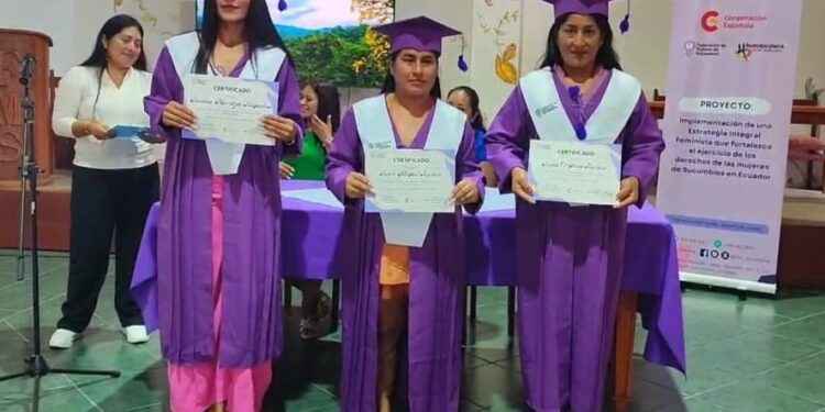 Federación de Mujeres Sucumbíos finalizo taller de uñas acrílicas.