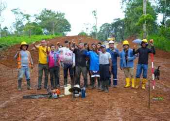 El recinto Salinas en la Parroquia 10 de agosto recibe obra de lastrado.