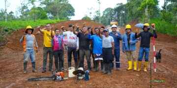 El recinto Salinas en la Parroquia 10 de agosto recibe obra de lastrado.