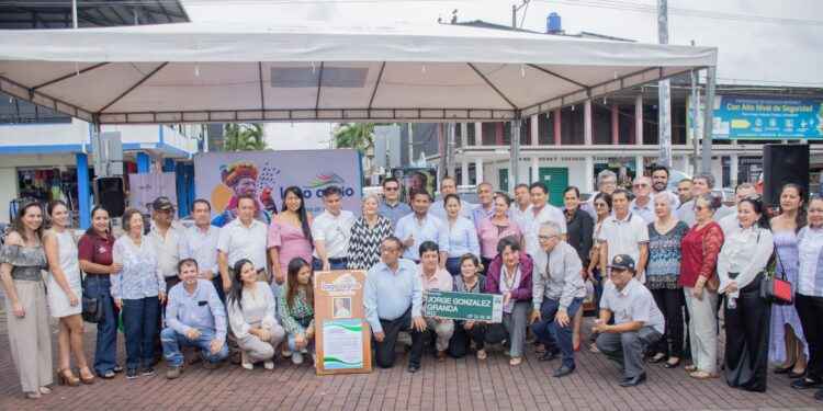 Av. Circunvalación ahora lleva por nombre Jorge González Granda.