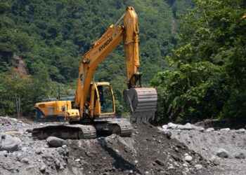 Parroquia El Reventador se beneficia con obra de lastrado.