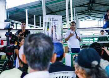 Prefectura de Sucumbíos entrega nuevo lote de vaconas y kits pecuarios.