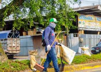 Mingas de limpieza en las calles principales de El Coca.