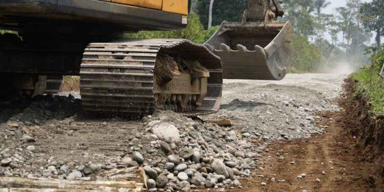 Comunidad San Juan Bosco en Limoncocha – Shushufindi, avanza con vía lastrada.