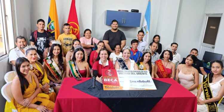 20 personas mayores de 18 años se benefician con becas de la Unidad Educativa Sultana del Oriente.