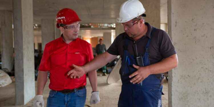 ¿Cómo reducir el trabajo informal que afecta a más de la mitad de los jóvenes ecuatorianos?