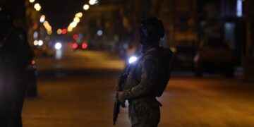 A más del apagón nacional existirá también toque de queda.