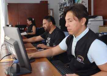 CNE Sucumbíos brinda asistencia técnica a organizaciones políticas para la inscripción de candidatos.