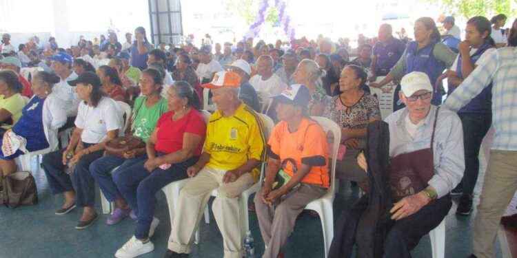 MIES rindió homenaje a Adultos Mayores del Cantón.