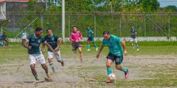 Liga Deportiva Barrial Lago Agrio finalizo torneo Master 40.