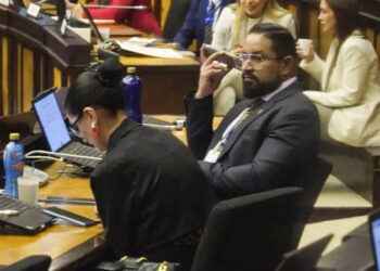 INDEPENDIENTES. Sergio Peña y Jhajaira Urresta, que llegaron a la Asamblea por el correísmo se declararon independientes.