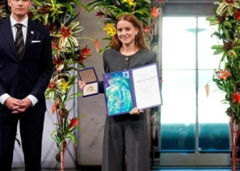 MARÍA CORINA MACHADO RECIBE EL PREMIO NOBEL DE LA PAZ 2025; SU HIJA LO ACEPTÓ EN OSLO