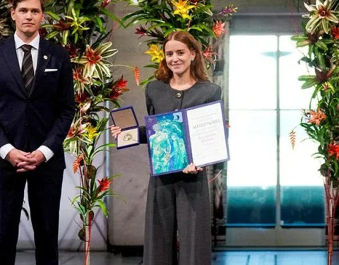 MARÍA CORINA MACHADO RECIBE EL PREMIO NOBEL DE LA PAZ 2025; SU HIJA LO ACEPTÓ EN OSLO