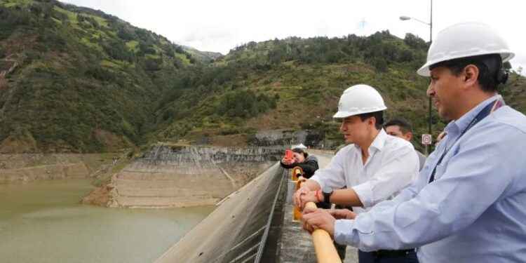 ¿POR QUÉ ECUADOR EVITÓ APAGONES EN 2025?