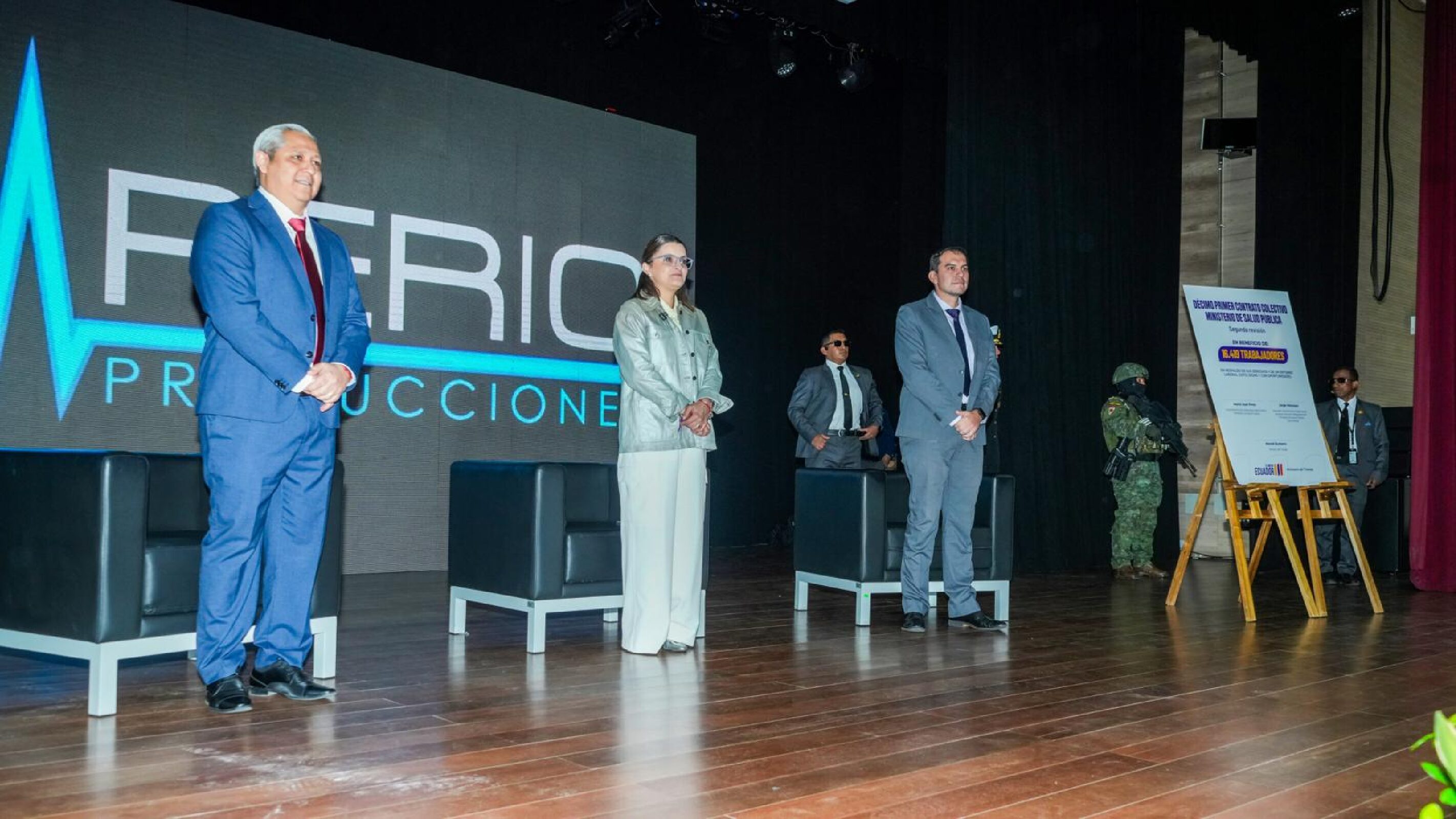 VICEPRESIDENTA MARÍA JOSÉ PINTO ENTREGA ESTABILIDAD LABORAL A TRABAJADORES DE LA SALUD Y VERIFICA ACCIONES PARA FORTALECER EL SISTEMA NACIONAL