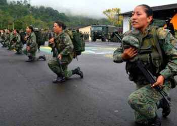 MUJERES MILITARES SE SUMAN A OPERATIVOS CONTRA EL CRIMEN ORGANIZADO EN ECUADOR