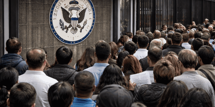 Gobierno de Trump ordena suspensión de visas para 75 naciones