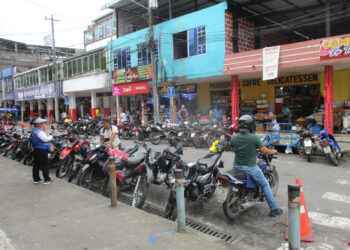 CONGESTIÓN VIAL EN EL CENTRO DE NUEVA LOJA PLANTEA UN RETO URGENTE PARA LA ALCALDÍA EN 2026