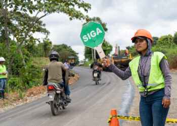EL DESARROLLO RUEDA FIRME EN SUCUMBÍOS: LA VÍA SAN JUAN DE POZUL – CHONE 1 ALCANZA EL 85 % Y TRANSFORMA LA VIDA DE PACAYACU