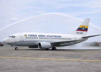 La FAE incorpora un Boeing 737-500 para fortalecer la movilidad aérea del Estado