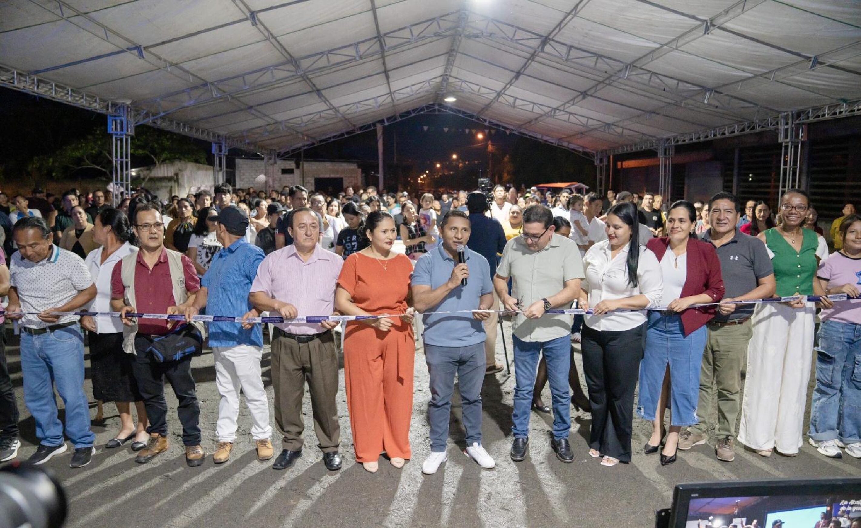 LAGO AGRIO INAUGURA SISTEMA INTEGRAL DE ALCANTARILLADO Y AGUA POTABLE PARA SIETE BARRIOS