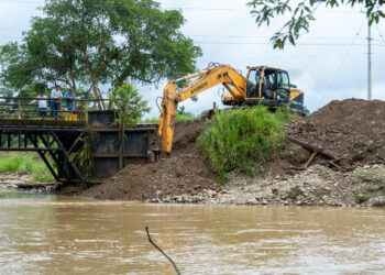 INTERVENCIÓN INMEDIATA EVITA RIESGO DE COLAPSO EN PUENTE SOBRE EL RÍO BLANCO GRANDE, EN SANTA CECILIA