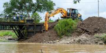 INTERVENCIÓN INMEDIATA EVITA RIESGO DE COLAPSO EN PUENTE SOBRE EL RÍO BLANCO GRANDE, EN SANTA CECILIA