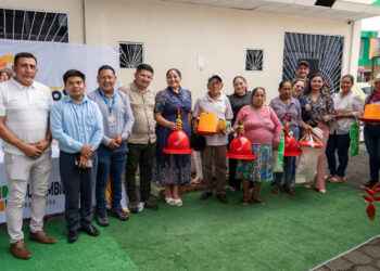 SUCUMBÍOS FORTALECE LA ECONOMÍA FAMILIAR CON LA ENTREGA DE KITS PRODUCTIVOS PARA GRANJAS AVÍCOLAS