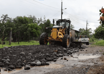 Gobierno Municipal intensifica labores de mejoramiento vial en Taracoa