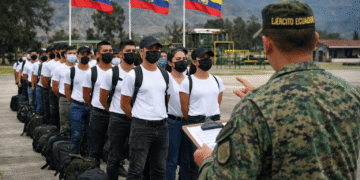 Ejército Ecuatoriano abre reclutamiento 2026 para bachilleres interesados en formarse como oficiales y soldados
