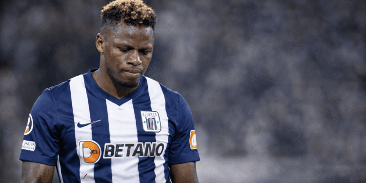 Actos racistas contra Eryc Castillo generan rechazo en Perú