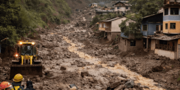 Alausí enfrenta otro aluvión con daños materiales