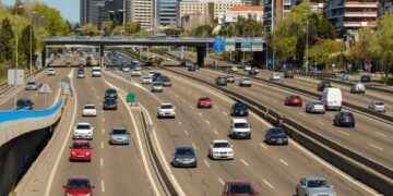 TERCERA PLACA VEHICULAR SERÁ OBLIGATORIA EN Ecuador: GOBIERNO IMPLEMENTARÁ CHIP DIGITAL PARA REFORZAR SEGURIDAD Y CONTROL AUTOMOTOR