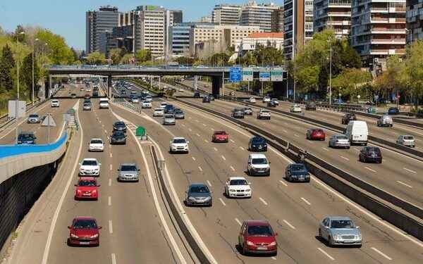 TERCERA PLACA VEHICULAR SERÁ OBLIGATORIA EN Ecuador: GOBIERNO IMPLEMENTARÁ CHIP DIGITAL PARA REFORZAR SEGURIDAD Y CONTROL AUTOMOTOR