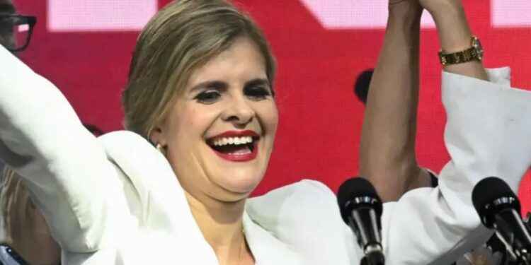 LAURA FERNÁNDEZ GANA LA PRESIDENCIA DE COSTA RICA EN PRIMERA VUELTA Y MARCA UN GIRO POLÍTICO EN EL PAÍS