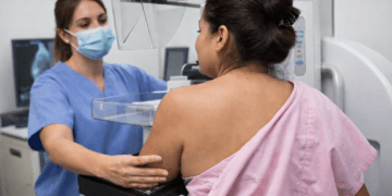 Casos de cáncer en Ecuador podrían duplicarse para 2050 si no se fortalece la detección temprana