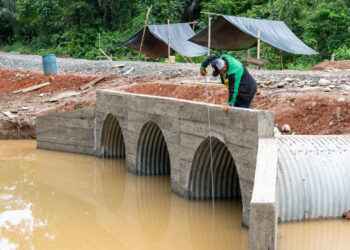 PREFECTURA DE SUCUMBÍOS IMPULSA HISTÓRICA INVERSIÓN VIAL: LAS PALMAS Y SECTORES DE GENERAL FARFÁN DEJAN ATRÁS EL AISLAMIENTO Y AVANZAN HACIA EL DESARROLLO