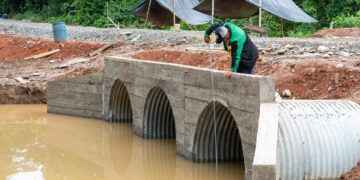 PREFECTURA DE SUCUMBÍOS IMPULSA HISTÓRICA INVERSIÓN VIAL: LAS PALMAS Y SECTORES DE GENERAL FARFÁN DEJAN ATRÁS EL AISLAMIENTO Y AVANZAN HACIA EL DESARROLLO