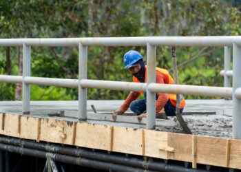 PUENTE DE JAMBELÍ ENTRA EN SU ETAPA CLAVE: INICIA FUNDICIÓN DEL PISO SOBRE EL RÍO TARUCA