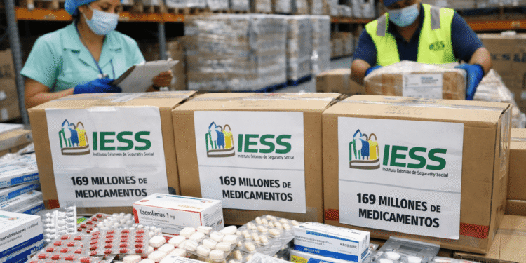 IESS RECIBE 169 MILLONES DE MEDICAMENTOS PARA GARANTIZAR ABASTECIMIENTO DURANTE 15 MESES