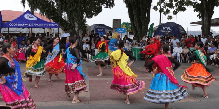 El Coca rindió homenaje a su historia en el Día de la Identidad Coqueña